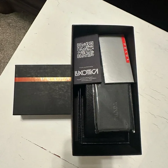 Prada Sunglasses PR 14WS - Picture 10 of 10